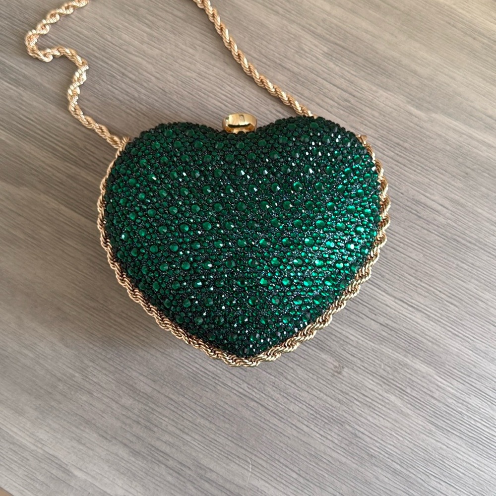 Elegant Green Heart-Shaped Clutch